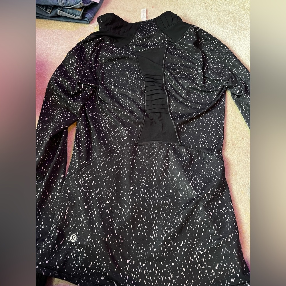 Lululemon size 4 workout sweater